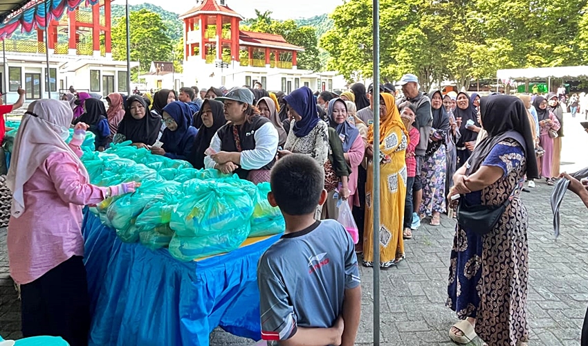 Warga Antusias Belanja di Pasar Murah Bersubsidi Pemkot Gorontalo