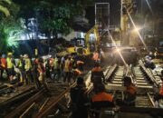 Tingkatkan Keselamatan dan Kelancaran Perjalanan Kereta Api, KAI Daop 2 Bandung Lakukan Penggantian Rel dan Wesel KA di Sejumlah Titik