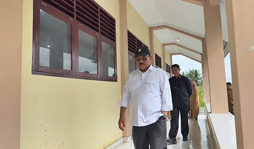 Tiga Sekolah yang Baru Dibangun Alami Kerusakan, Bupati Rum Geram, Kontraktor Harus Bertanggungjawab 1