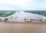Suplai Beton Readymix WSBP Dorong Progres Jembatan Musi V, Struktur Utama Kini Telah Tersambung