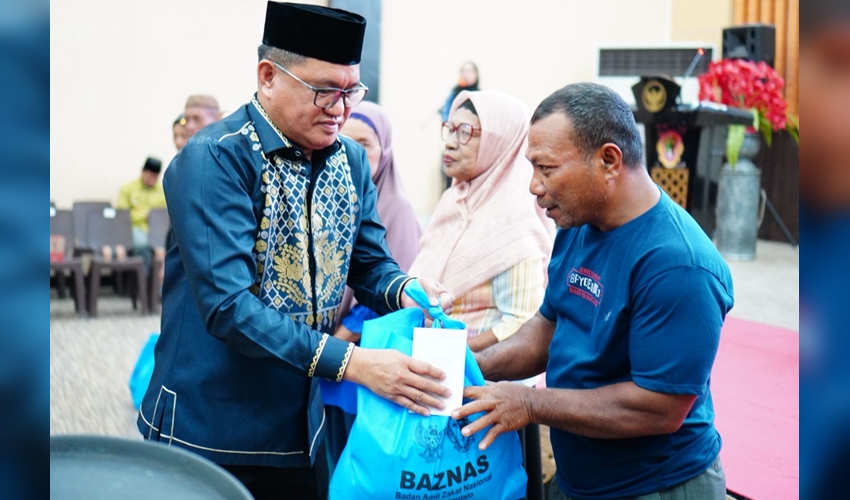 1.550 Warga Terima Paket Bahan Pokok, Pentasharufan Dana Zakat BAZNAS Kota Gorontalo
