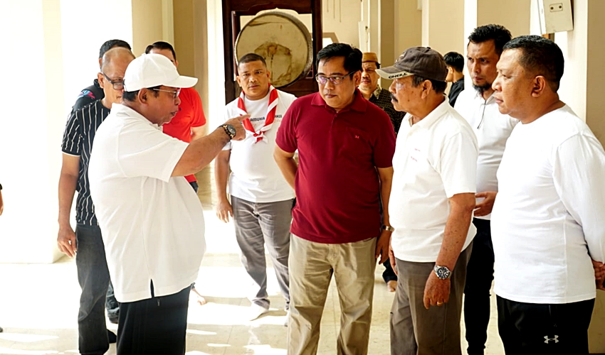 ASN Pemkot Kerja Bakti di Masjid Agung Baiturrahim, Warga Sambut Positif
