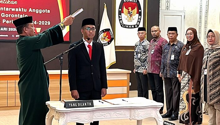 PAW Anggota KPU Kota Gorontalo Resmi Dilantik, Afifuddin Tekankan Prinsip Kolektif Kolegial