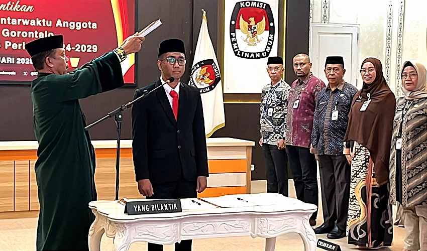 PAW Anggota KPU Kota Gorontalo Resmi Dilantik, Afifuddin Tekankan Prinsip Kolektif Kolegial