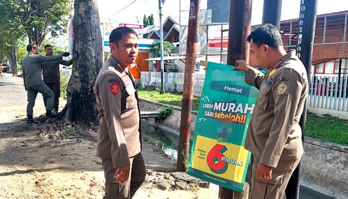 Reklame Liar Disapu Bersih, Satpol PP Turun Tangan Tata Wajah Kota Gorontalo