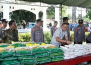 Gerakan Pangan Murah di Tilamuta, Rum Pagau dan Lahmuddin Ikut Layani Warga Belanja Sembako