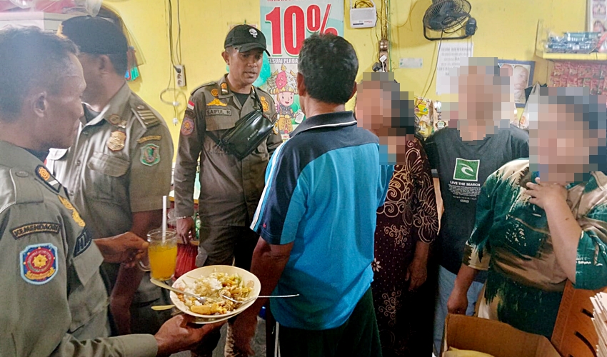 Dua Rumah Makan Disanksi Satpol PP Gegara Langgar Jam Operasional Ramadan