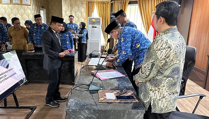 Gubernur Gusnar Kukuhkan Komisaris BUMD, Fokus Dorong Sektor Unggulan Daerah