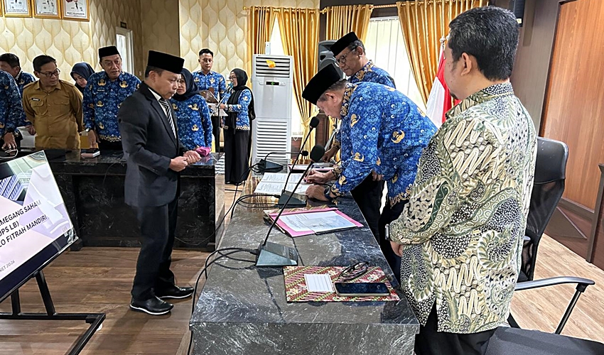 Gubernur Gusnar Kukuhkan Komisaris BUMD, Fokus Dorong Sektor Unggulan Daerah