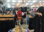 Gudang 27 Diserbu Pembeli, Warga Berburu Baju Lebaran