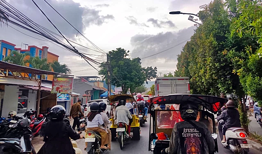 Jelang Lebaran, Sejumlah Ruas Jalan di Kota Gorontalo Kian Dipadati Kendaraan