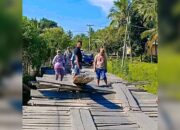 Jembatan Penghubung Desa Harapan dan Sukamaju Roboh, Realisasi Dana Puluhan Miliar Disoal