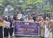 Mahasiswa HMJ PGSD FIP UNG Berbagi Takjil di Depan Kampus II