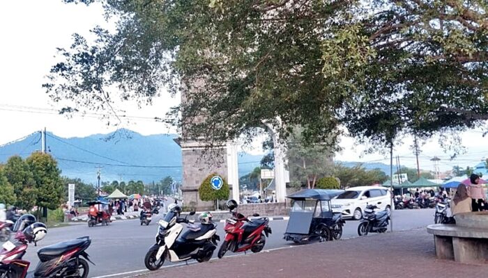Ngabuburit di Center Point Bone Bolango, Kawasan Dipadati Warga Jelang Buka Puasa