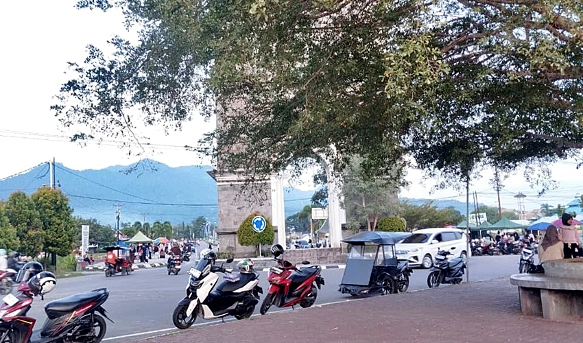 Ngabuburit di Center Point Bone Bolango, Kawasan Dipadati Warga Jelang Buka Puasa