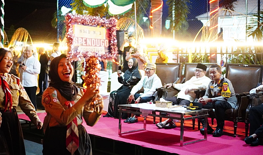 Pawai Obor Semarakkan Lebaran 1447 H dan HUT ke-298 Kota Gorontalo