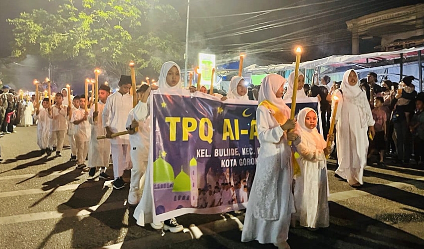 Pawai Obor dan Festival Kolak Ubi Meriahkan Pertengahan Ramadan di Molosipat W