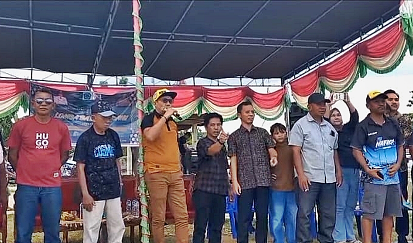 Buka Lomba Perahu di Pentadu Barat, Wabup Lahmuddin Usul Lomba Menyelam Tanpa Alat