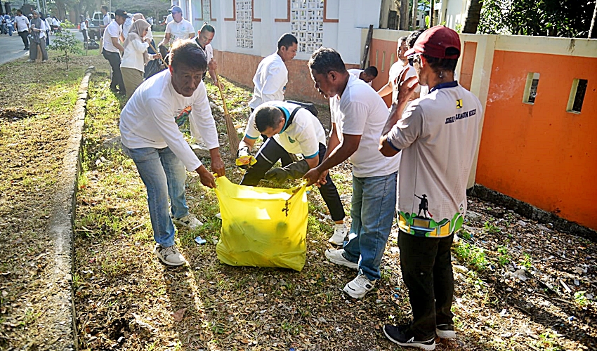 Gorontalo Bergerak_ Ribuan ASN Pemprov Turun Kerja Bakti Dukung Program Nasional ASRI
