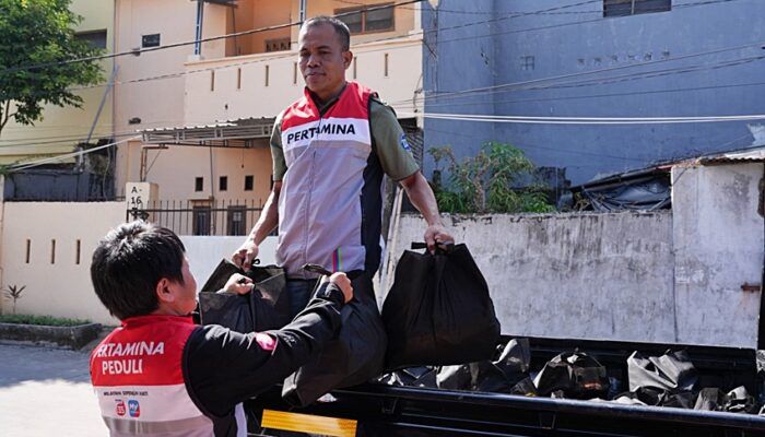 Jelang May Day 2026, Pertamina Patra Niaga Salurkan Ratusan Paket Sembako di Sulsel