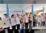 Sertifikat Tanah Warga Transmigrasi Diserahkan, Wabup Tonny: Fondasi Kemandirian Ekonomi