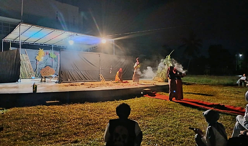 Teatrikal Langgu Tutup Bulan Sastra HMJ Bastrasia UNG