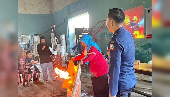 Warga Pesisir Makassar Dilatih Tanggap Kebakaran, Pertamina Patra Niaga Dorong Budaya Keselamatan