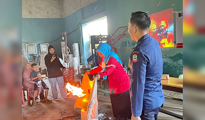 Warga Pesisir Makassar Dilatih Tanggap Kebakaran, Pertamina Patra Niaga Dorong Budaya Keselamatan