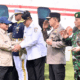 Gubernur Gorontalo, Gusnar Ismail ketika menyambut kedatangan Presiden RI, Prabowo Subianto.