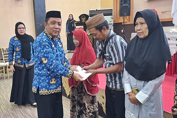 Bantu Pemkot Sejahterakan Warga, BAZNAS Gelontorkan Bantuan Rp 301 Juta