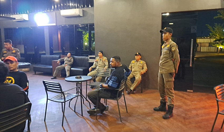 Ditemukan Miras, Sky Biliard Ditutup Sementara oleh Satpol PP