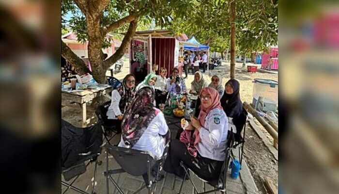 Es Teler Jadi Primadona Kuliner di Momalia, Pembeli Datang Silih Berganti
