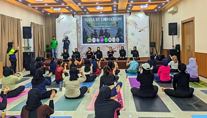 Gerakan Sehat dan Peduli, Yoga by Donation Bantu Pasukan Kuning di Gorontalo