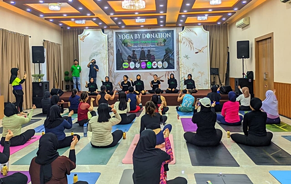 Gerakan Sehat dan Peduli, Yoga by Donation Bantu Pasukan Kuning di Gorontalo