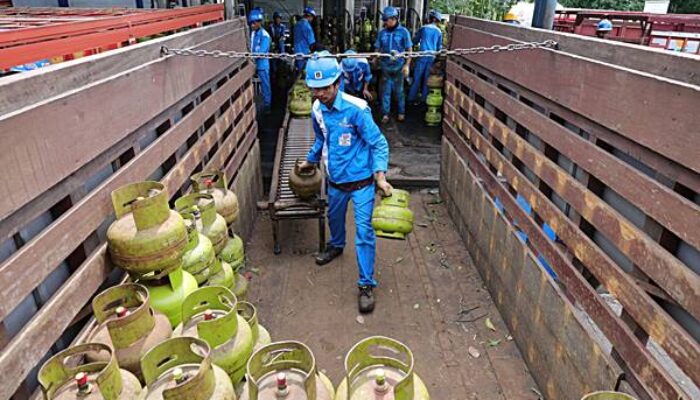 Jelang Iduladha, Pertamina Patra Niaga Tambah Stok LPG 3 Kg dan BBM di Seluruh Sulawesi