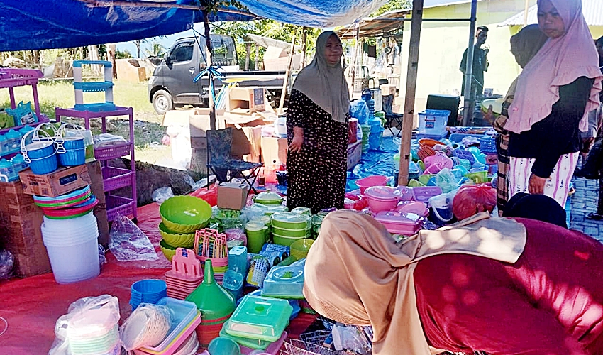 Lapak Serba Rp10 Ribu Jadi Primadona di Pasar Minggu Pilolahunga