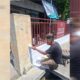 Lurah Biawao Terus Benahi Infrastruktur Kantor, Turun Langsung Lakukan Pengecetan
