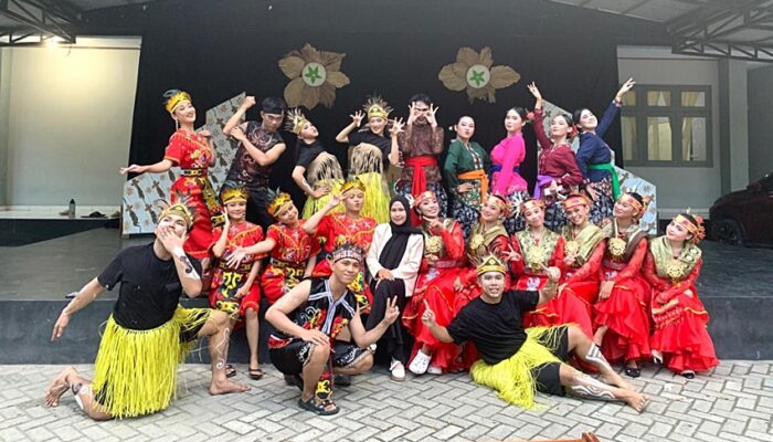 Mahasiswa Sendratasik UNG Tampilkan Ragam Budaya Nusantara dalam Ujian Praktik Tari