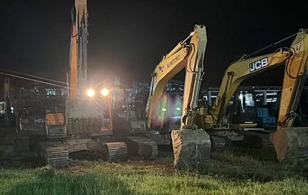 PETI Pohuwato Dibabat Polisi_ Tiga Excavator Diamankan, Operator Kabur ke Hutan