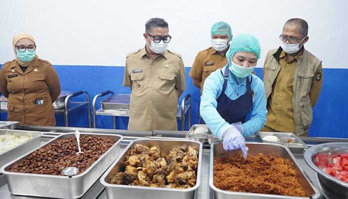Sidak Subuh MBG, Wawali Indra dan Sekda Ismail Cek Kualitas Gizi dan Higienitas Dapur