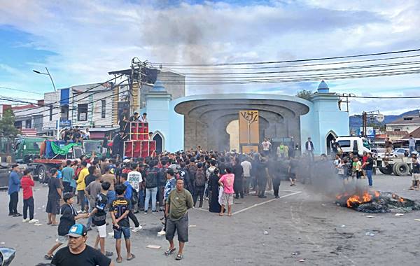 Sopir Truk Gelar Demo di Perlimaan Telaga, Tuntut Penindakan Mafia Solar Bersubsidi