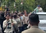 Tangis Haru dan Sorak Warga Iringi Kedatangan Prabowo Subianto di Gorontalo