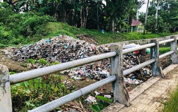Tumpukan Sampah di Jembatan Bulotalangi Timur Kembali Dikeluhkan Warga