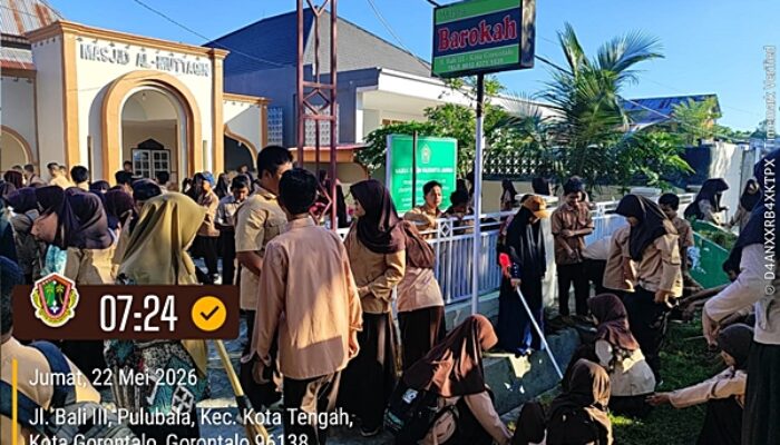 Usai Salat Duha, Ribuan Siswa SD-SMP Serbu Masjid untuk Kerja Bakti