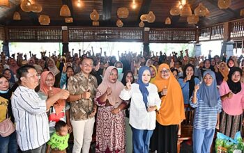 Wabup Boalemo Apresiasi Kepedulian Rusli Habibie dan Idah Syahidah ke Warga