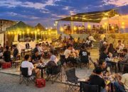 Wisata Kuliner Tepi Pantai di Momalia Jadi Favorit Warga Saat Libur Lebaran