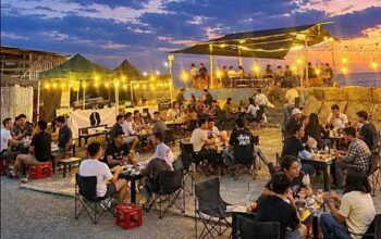Wisata Kuliner Tepi Pantai di Momalia Jadi Favorit Warga Saat Libur Lebaran