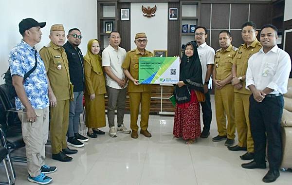 215 Pekerja Rentan di Popayato Kini Terlindungi BPJS, Bupati Saipul Apresiasi CSR PT IGL dan PT BTL
