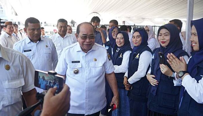 Adhan Dambea Pasang Badan untuk Guru: Jangan Lagi Ada Kriminalisasi
