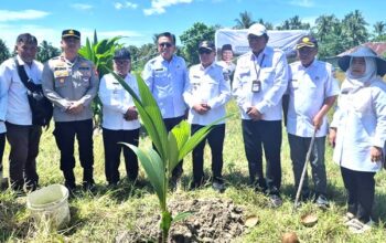 Bupati Sofyan Pimpin Tanam Serentak, Program Hilirisasi Perkebunan Mulai Digenjot di Kabgor